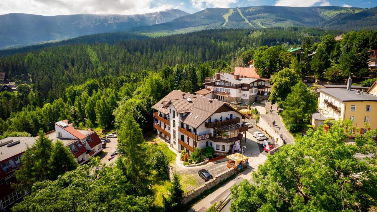 Karpacki & - Blisko Wyciagu, Restauracja, Sala Zabaw, Bar 24h (adults Only) Готель типу 